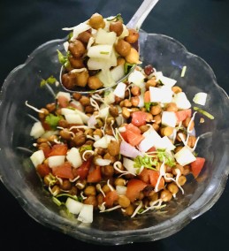 SPROUTED CHICKPEAS SALAD