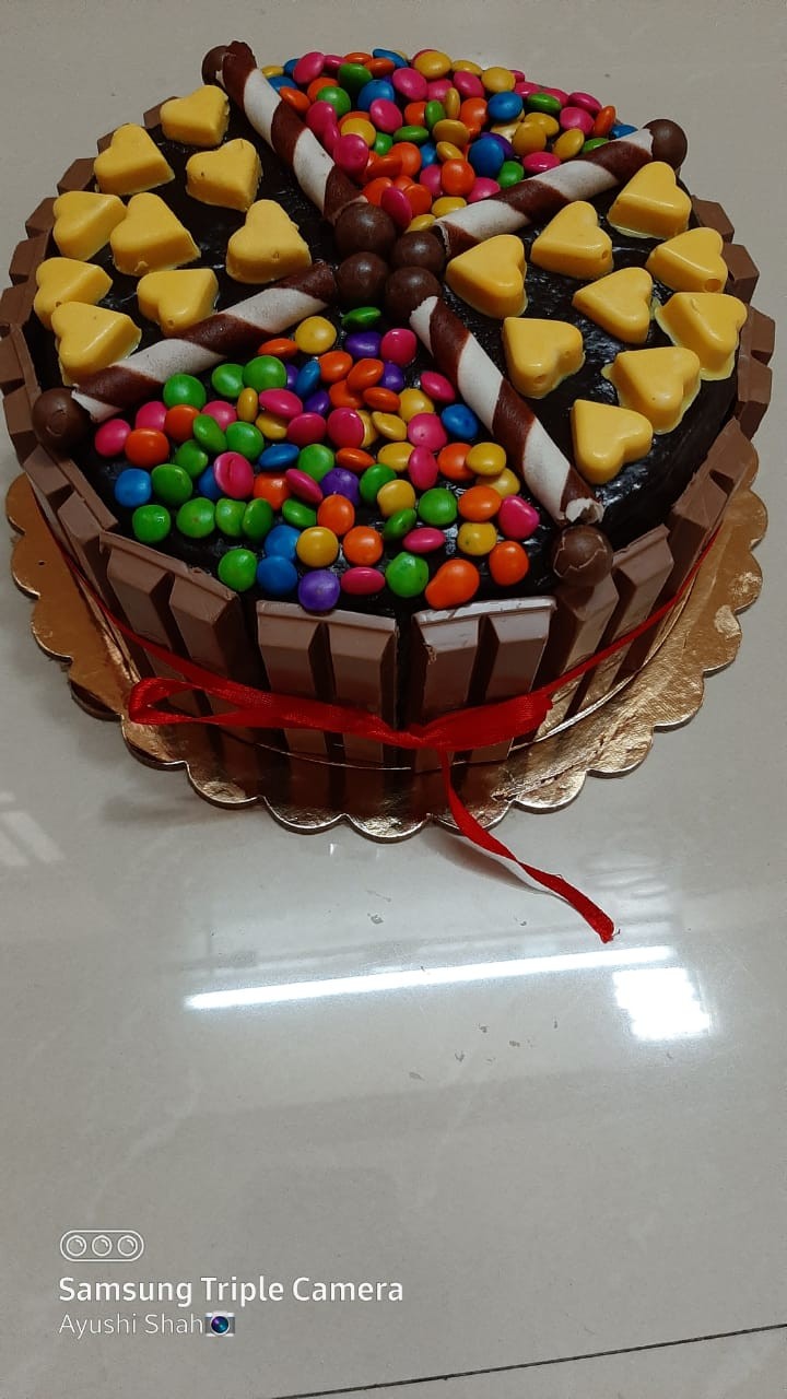 buy Wafer Crunch Kitkat Cake online | Hangout Cakes and Gourmet Foods