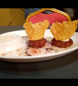 Crunchy aloo tikki with cheesy crowns and mint flavoured dip Recipe